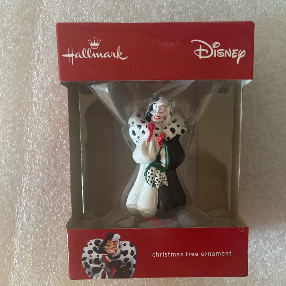 Adorable Disney hallmark ornament, Cruella Deville